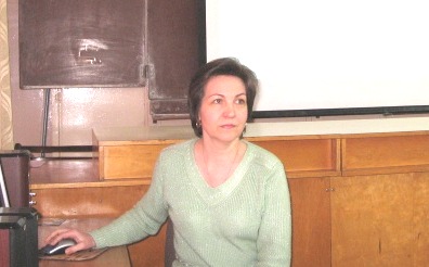 По мнению выпускников школы Елена Ивановна - лучший учитель физики.