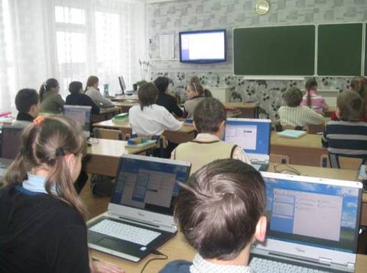 Мобильный компьютерный класс на уроке русского языка